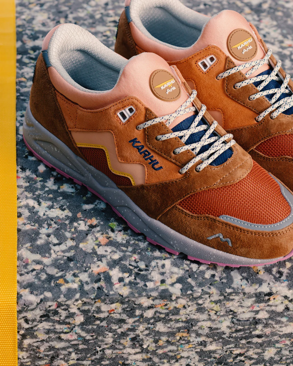 Karhu Aria 95 Brown sugar/almost apricot
