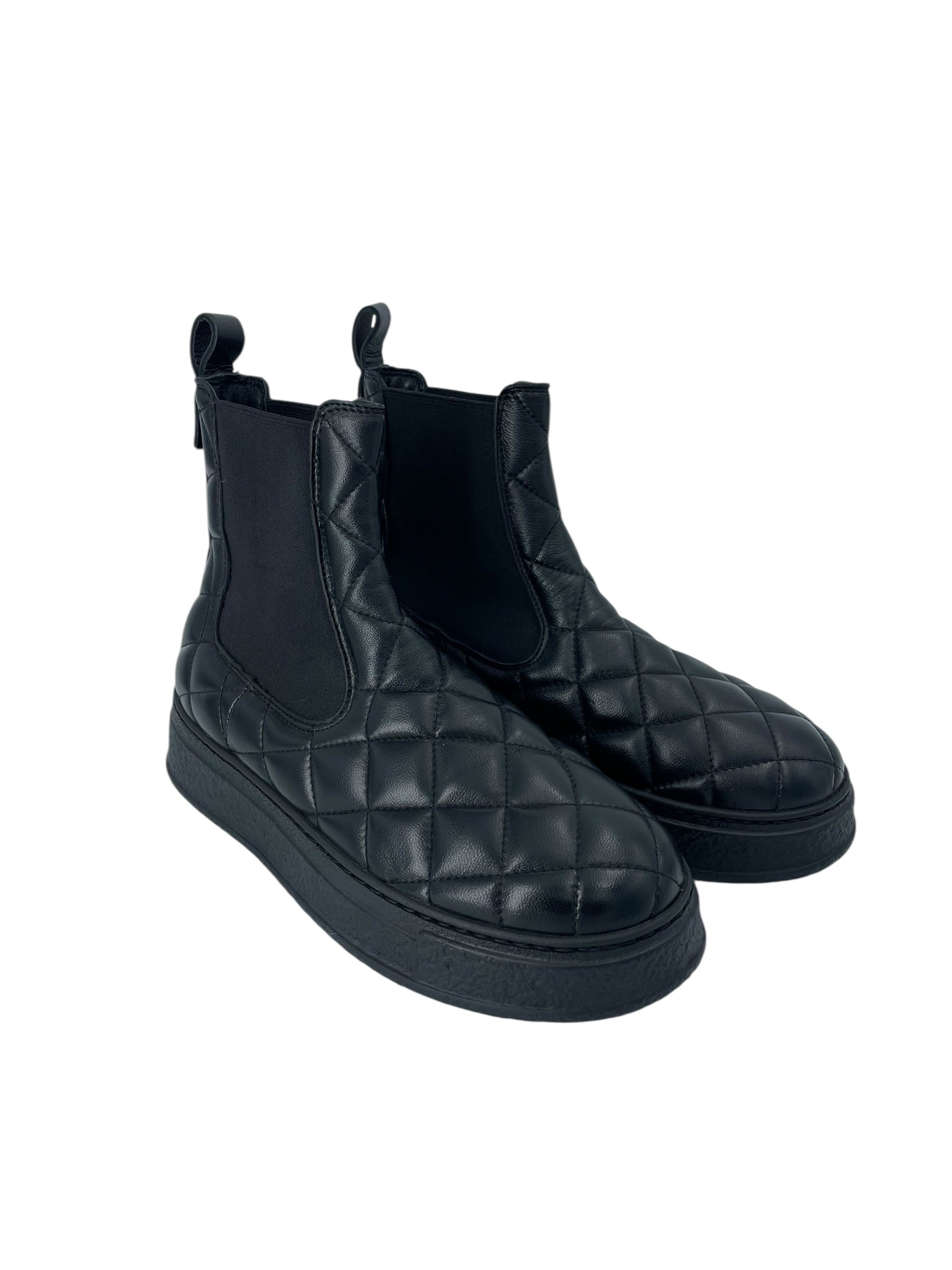 AGL Giuly beat black