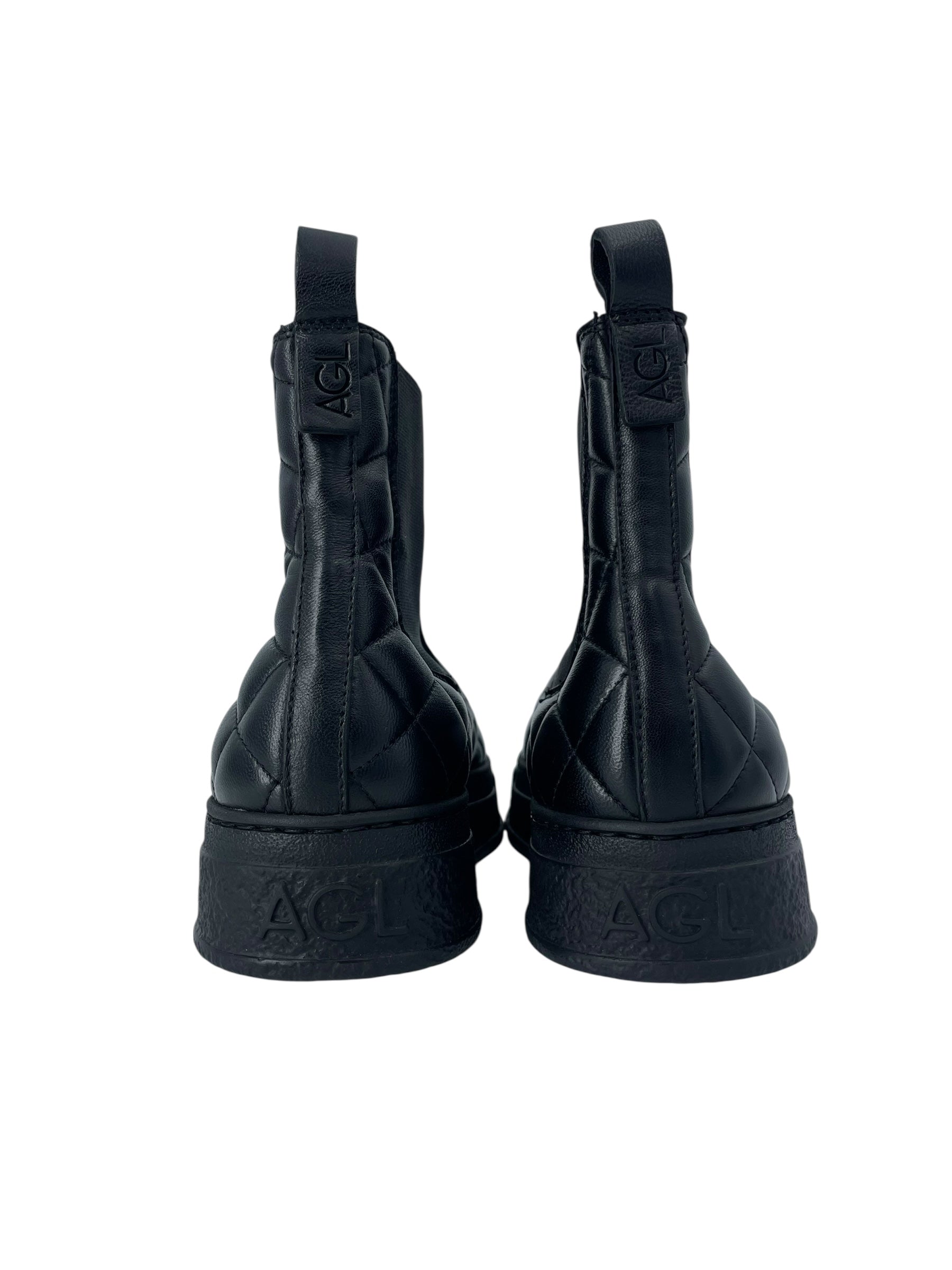 AGL Giuly beat black