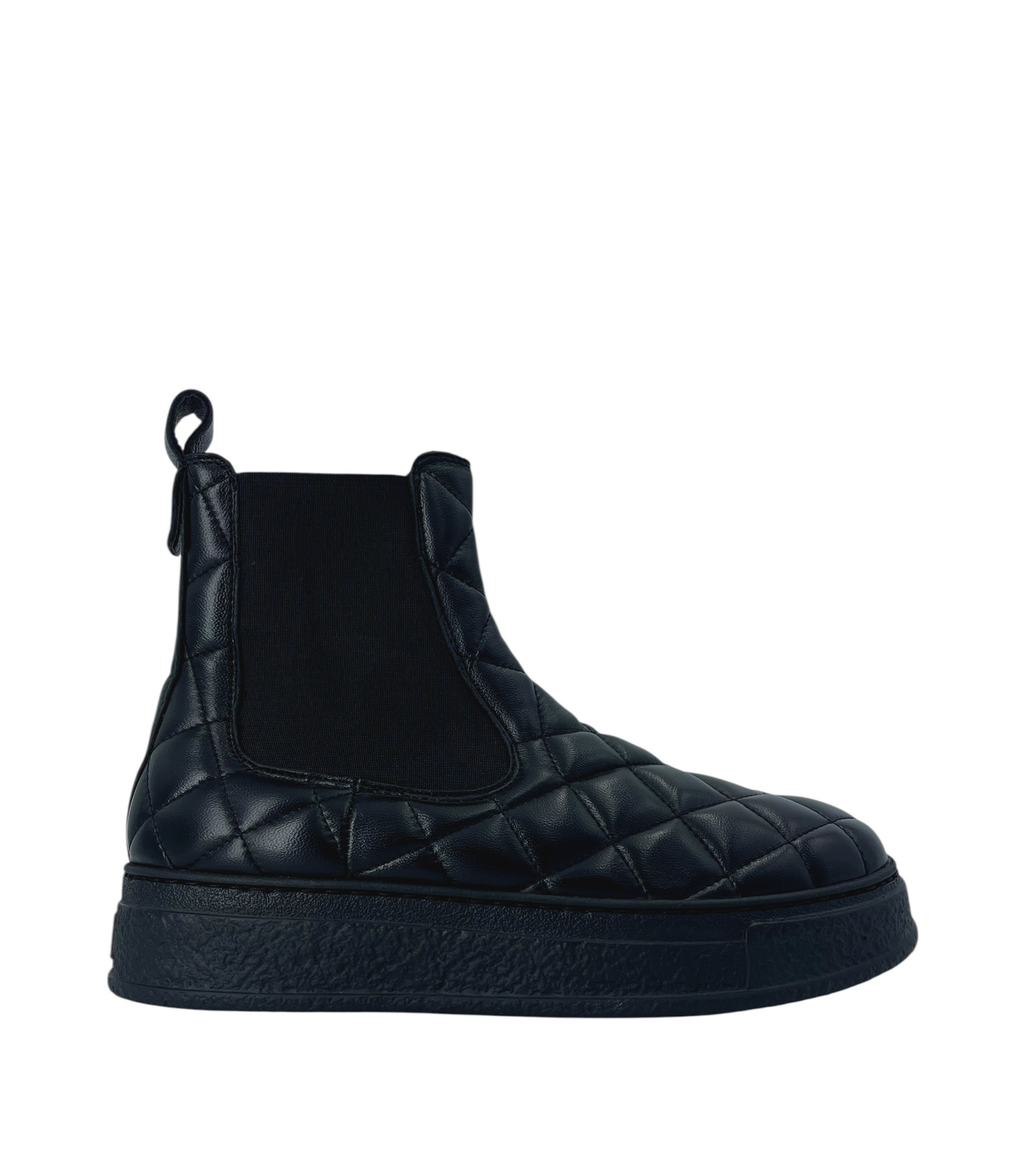 AGL Giuly beat black