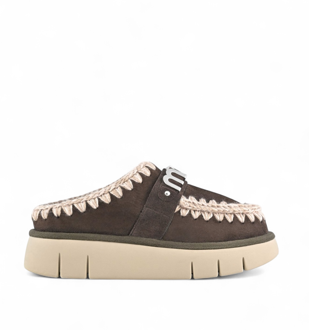 Mou Bounce Clog metal logo Mocha