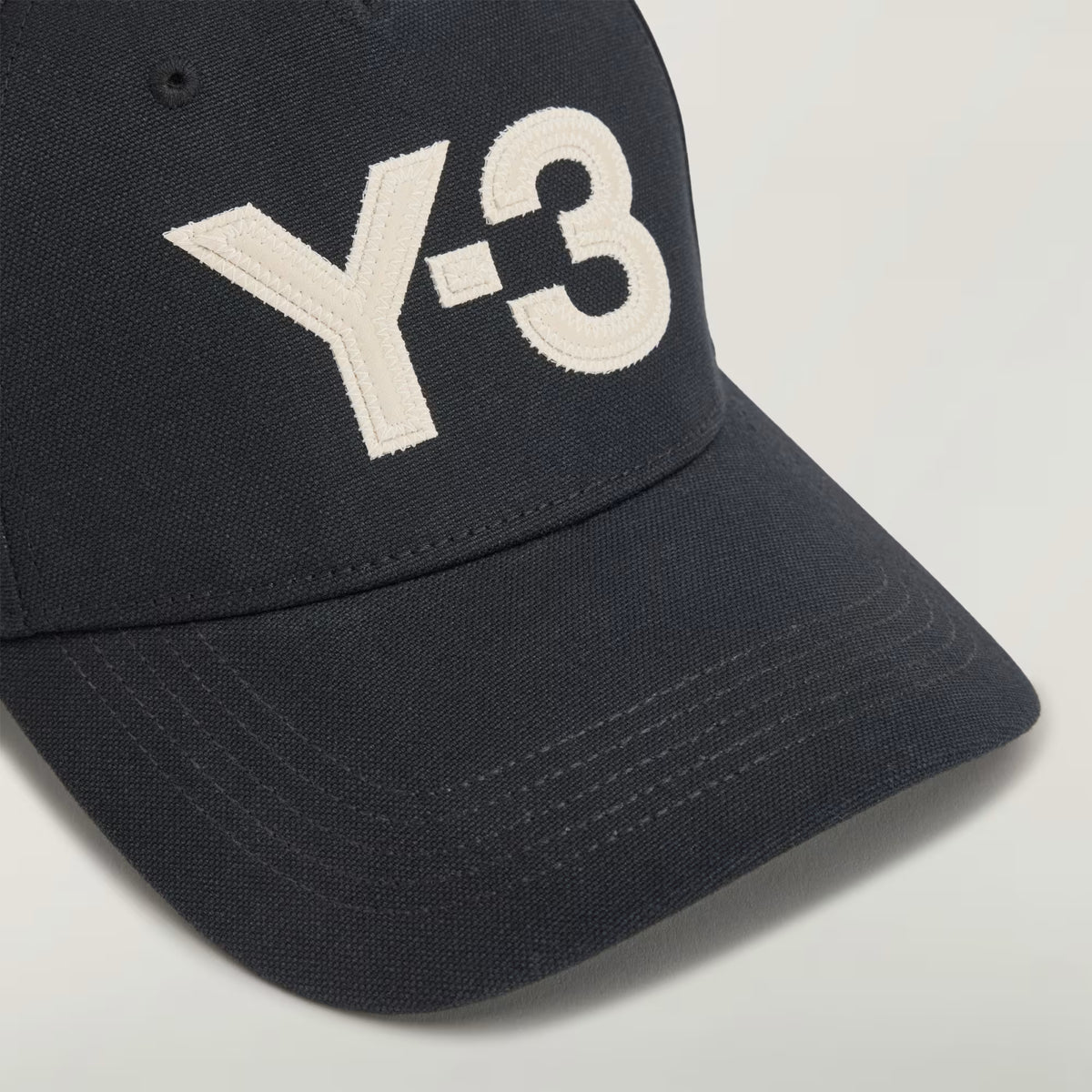 CAPPELLINO CON LOGO Y-3